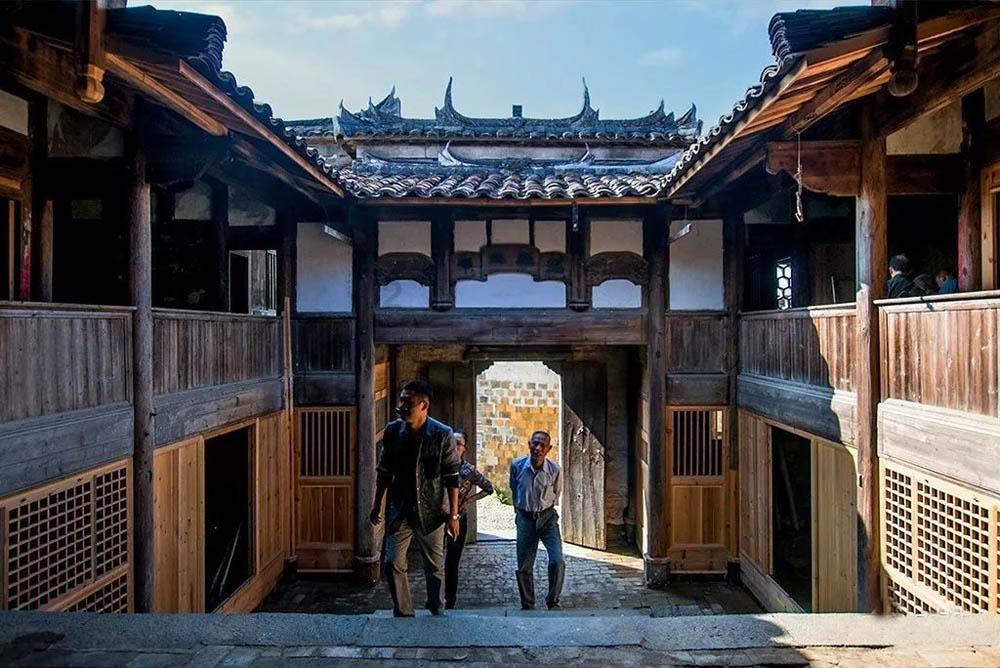 北京上海顶级学区房价格大滑坡，20万/平的“老破小”已成过去式